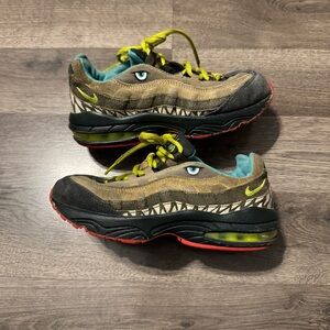 Nike Air Max 95 GS Monster-Dinosaur Sneakers Lace Up Multicolor Size 2.5 Youth
